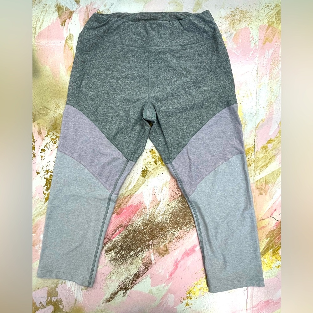 Calvin Klein gray colorblock crop leggings M